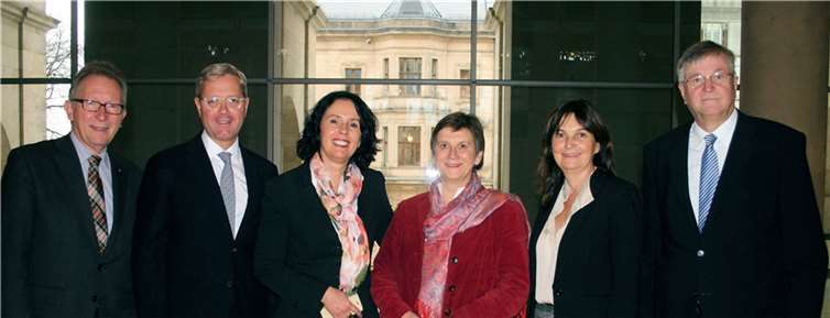 Mechthild Heil (2.v.r.) mit Erwin Rüddel, Norbert Röttgen, Elisabeth Winkelmeier-Becker, Claudia Lücking-Michel und Peter Hintze (v.l.). Privat