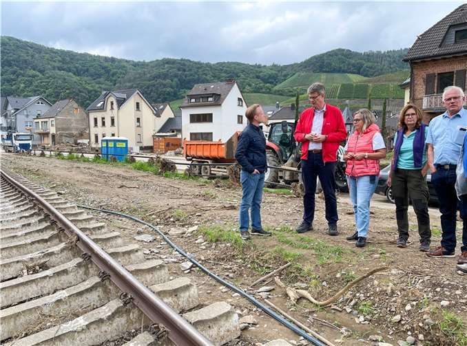 Mechthild Heil MdB (2.v.r.) mit den Mitgliedern der CDU-Landesgruppe Rheinland-Pfalz im Deutschen Bundestag beim Besuch im Ahrtal.Foto: privat