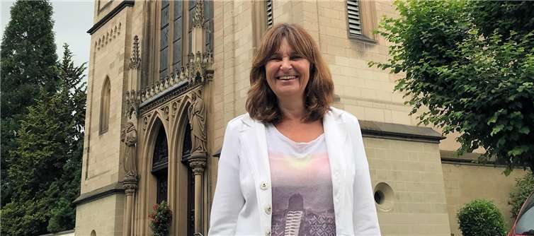Mechthild Heil MdB (CDU) an der Apollinariskirche in Remagen.privat