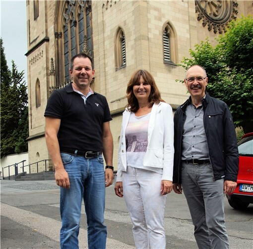 Mechthild Heil MdB (CDU) an der Apollinariskirche mit Bistumsarchitekt Peter Peters (l.) und Peter Schuh vom Bischöfliches Generalvikariat in Trier“.privat