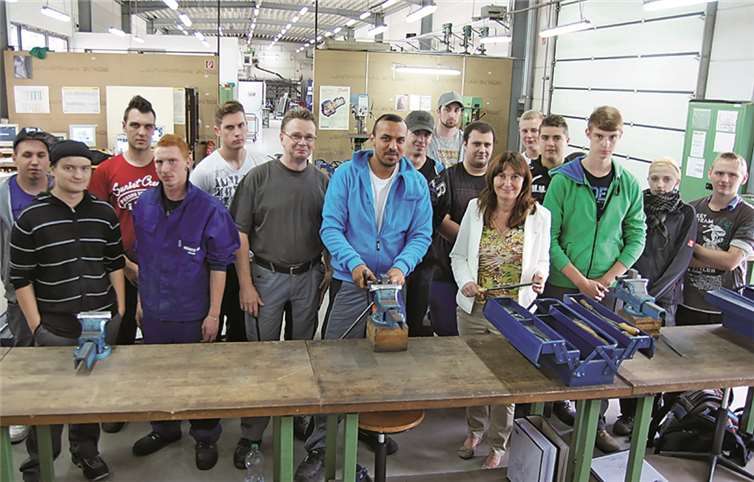 Mechthild Heil MdB (CDU) in der Metalllehrwerkstatt der GAW. Privat