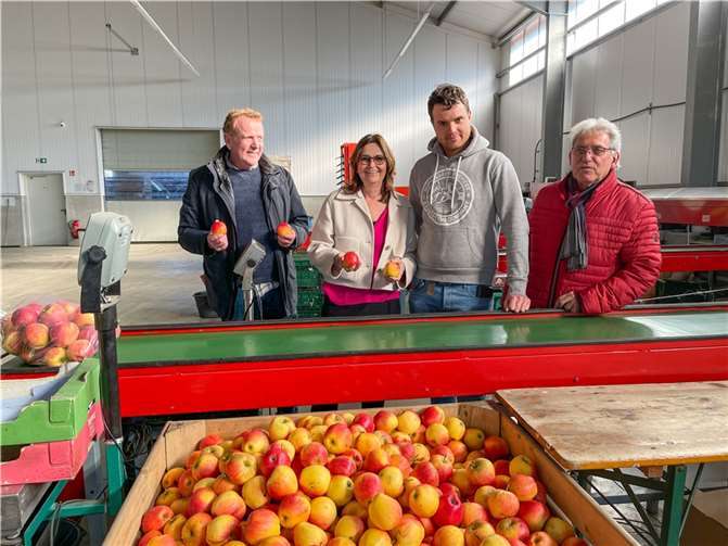 Mechthild Heil MdB beim Besuch auf dem Margaretenhof in Oeverich. Foto: privat