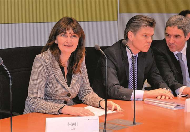 Mechthild Heil MdB im Deutschen Bundestag in Berlin, hier bei der Ausschussarbeit. privat