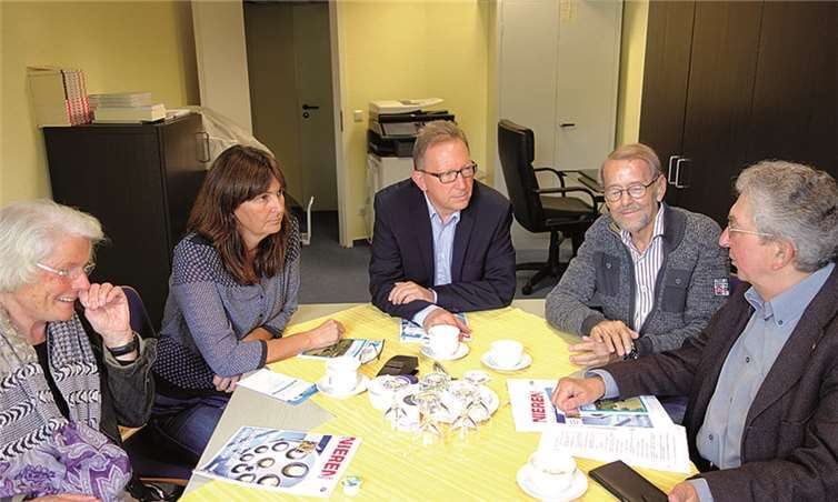Mechthild Heil, MdB und Erwin Rüddel, MdB, informierten sich bei Gerti Grasteit, Willi Bach und Meinhart Rick über die Arbeit der Interessengemeinschaft „Niere“ Rhein-Ahr-Eifel e.V.. privat