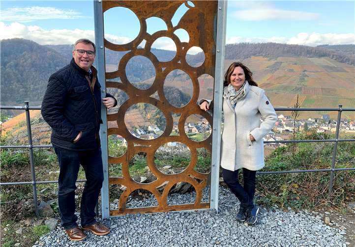 Mechthild Heil MdB und Horst Gies MdL (CDU) beim Ortstermin auf der Saffenburg.Foto: privat