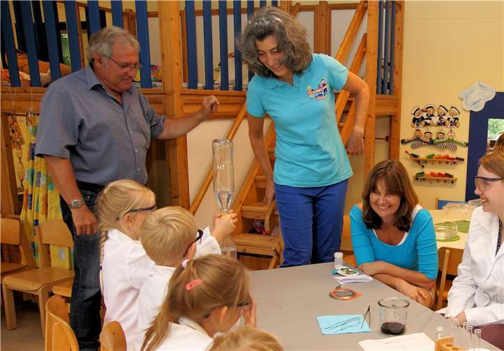 Mechthild Heil bei ihrem Besuch in der Kita Wibbelstätz in Hönningen. privat