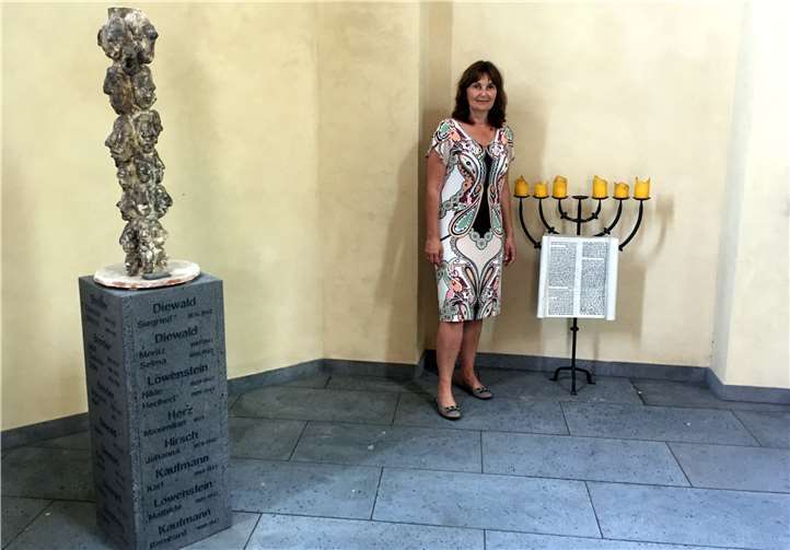 Mechthild Heil war beeindruckt von der Ausstellung in der Synagoge Münstermaifeld.privat