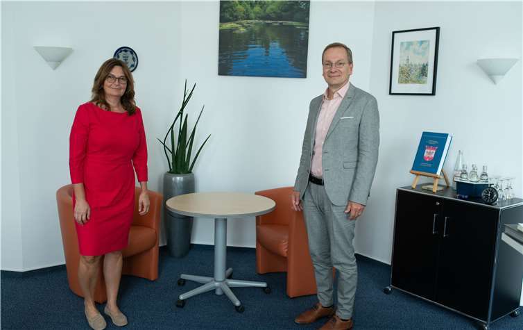 Mechthild Heil wurde von Andreas Geron im Sinziger Rathaus empfangen. Foto: privat