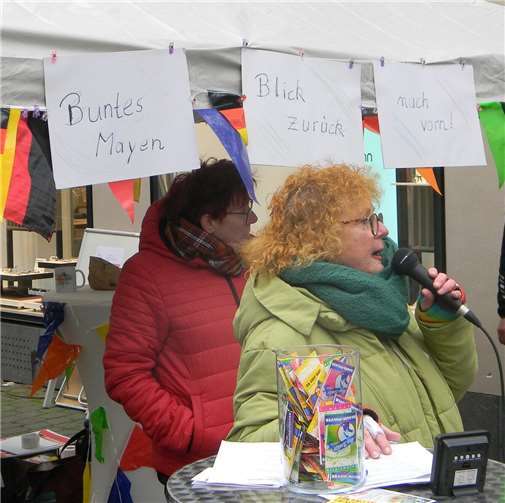Ein Blick zurück nach vorn! Mechthild Peters (re.) und Manuela Wange.
