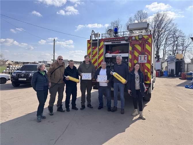 „Meckenheim hilft“ e.V. wurde 2021 nach der Flutkatastrophe gegründet und hat sich seitdem auf die Überführung von Feuerwehrfahrzeugen, Krankenwagen und Medizintechnik spezialisiert. Foto: privat
