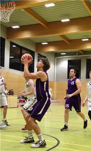 Meckenheims Malte Baumecker kommt frei zum Wurf