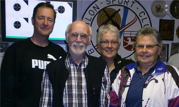 Medaillen gab es für (v.l.) Gerd Stenzel (Silber), Robert Korden (Gold), Birgit Becker (Gold), Brigitte Arenz (Bronze). Foto: privat