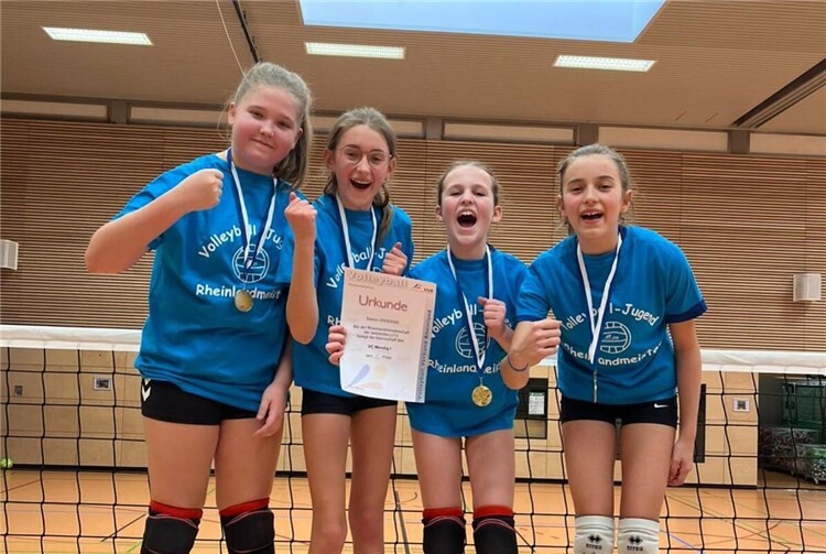 Medaillen und eine Urkunde wurden verliehen.