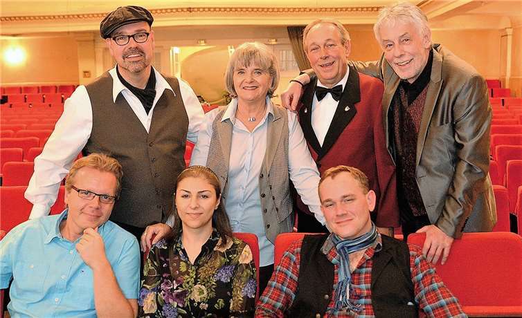 „Medden us dem Levve“ unterhält mit Satire, Situationskomik und Musik. privat