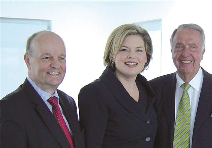 Medienpolitiker Dr. Adolf Weiland (l.), Julia Klöckner und Josef Dötsch (r.) aus Rheinland-Pfalz im Gespräch mit Kulturstaatsminister Bernd Neumann.privat