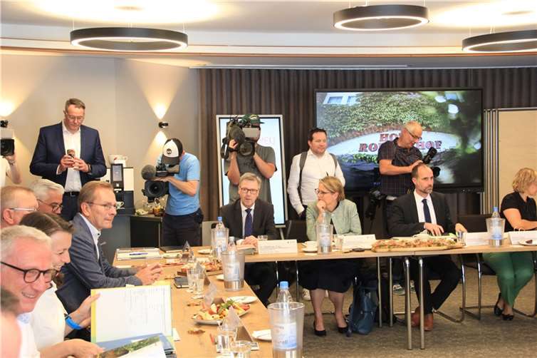 Medienrummel bei der Tagung des Ministerrates in Ahrweiler.  Foto: GS