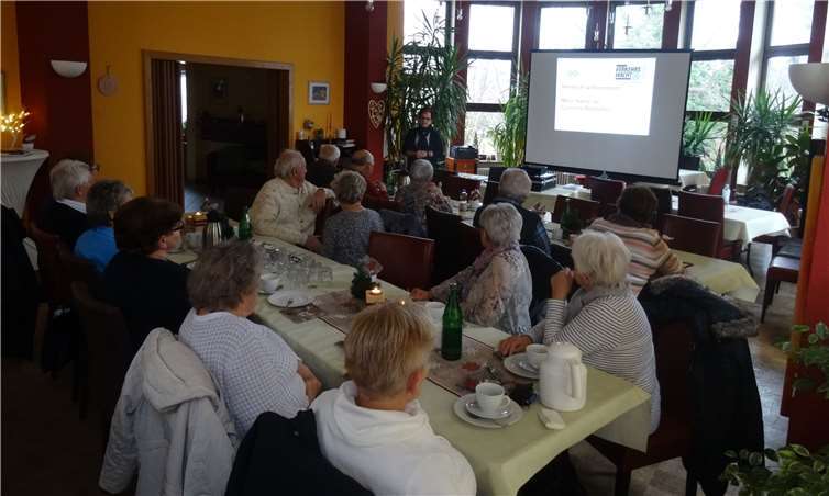 Medikamente im Verkehr waren Thema beim Mendiger Seniorentreff.Fotos: ProMendig e.V.