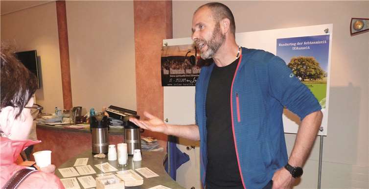 Meditative Erlebniswanderungen und Tiergestützte Begleitung mit Alpakas boten Catrin Drogi und Michael Schneider aus Alflen an.