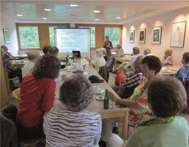 „Medizin im Dialog“ in der Cafeteria der Remagener Klinik.privat