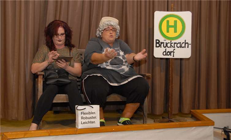 Mehr Missverständnis als Verständnis: Dieser Dialog zwischen Mutter und Tochter an der „Haltestelle Brückrachdorf“ endete in der Eskalation.