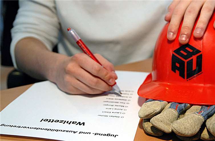 Mehr Mitsprache für Azubis & Co: Noch bis Ende November können Auszubildende und junge Beschäftigte ihre Jugendvertreter bestimmen. Die IG BAU fordert die heimischen Unternehmen auf, die Wahlen zu unterstützen.IG BAU