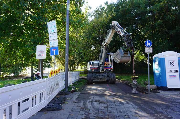Mehr Platz für Fußgänger und Radfahrer wird durch den Ausbau eines Weges am Konrad-Adauer-Ufer vor dem Oberlandesgericht geschaffen. Foto: Stadt Koblenz / Verena Groß