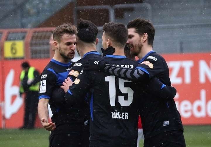 Mehr Siege feiern, so wie hier in Mainz, wollen die Akteure der TuS Koblenz in der zweiten Saisonhälfte.TH