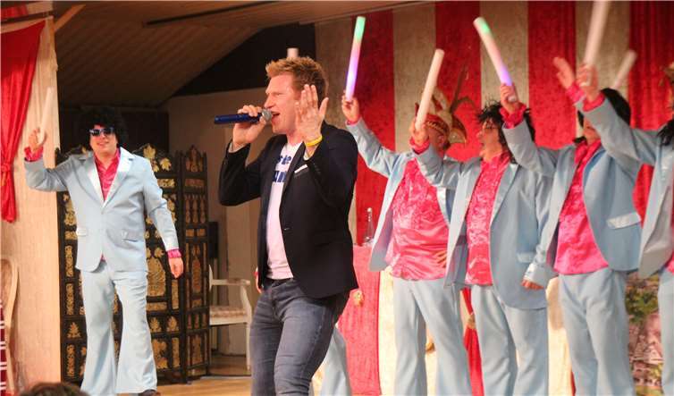 Mehr Stimmung geht nicht: Morgi und der Elferrat.Foto:KMI