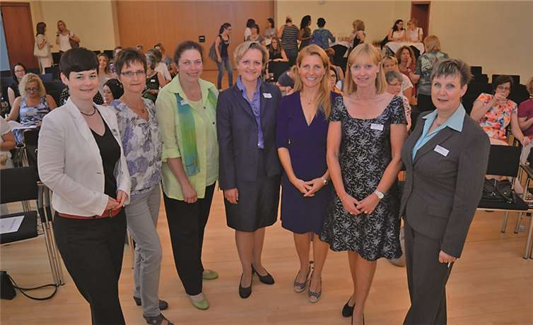 Mehr als 100 Frauen informieren sich in der IHK Koblenz rund um das Thema Unternehmensführung. IHK