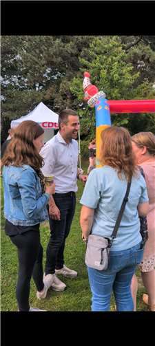 Familienfest begeistert mehr als 100 Kinder und Eltern Mehr als 100 kleine und große Gäste verbrachten einen entspannten und fröhlichen Samstagnachmittag beim Familienfest der CDU Rheinbach mit ihrem Bürgermeisterkandidaten Daniel Phiesel. Foto: privat