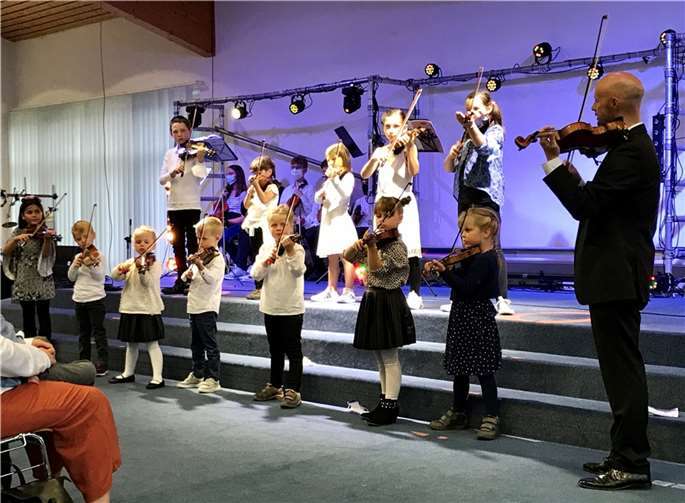 Mehr als 20 Kinder von vier Jahren bis ins Teenageralter zeigten in wechselnden Besetzungen ihr Können.Foto: KMS