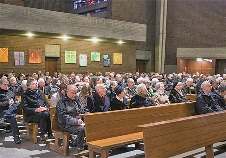 Mehr als 200 Katholiken nahmen an der Gemeindeversammlung teil.