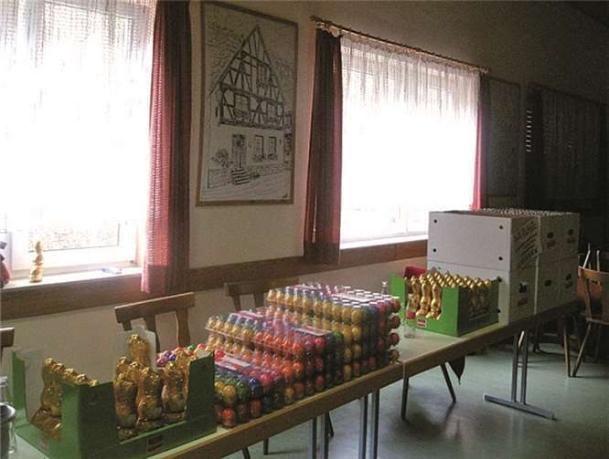 Mehr als 2000 bunte Ostereier und einige Osterhasen aus Schokolade wechselten bei diesem Spektakel den Besitzer. privat