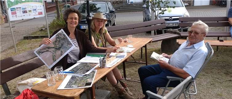 Mehr als 23 Baumpaten haben sich bereits am ersten Tag der Aktion bereit erklärt, eine Patenschaft für einen der über 255 kartierten Bäume in Welling zu übernehmen. Foto: privat