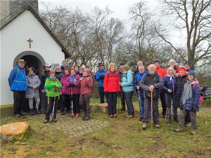 Mehr als 25 Wanderer, davon drei Gäste, machten sich auf den Weg von Niederfell nach Alken. Foto: privat