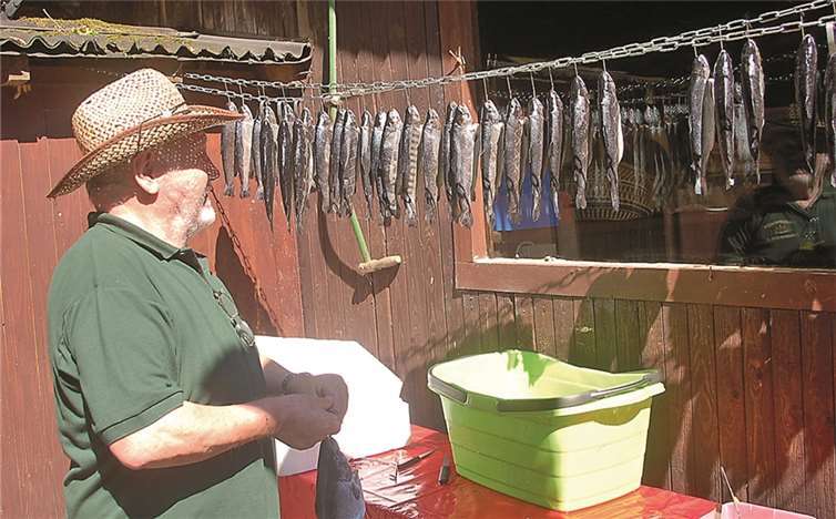 Mehr als 300 Forellen wurden frisch geräuchert und verputzt.