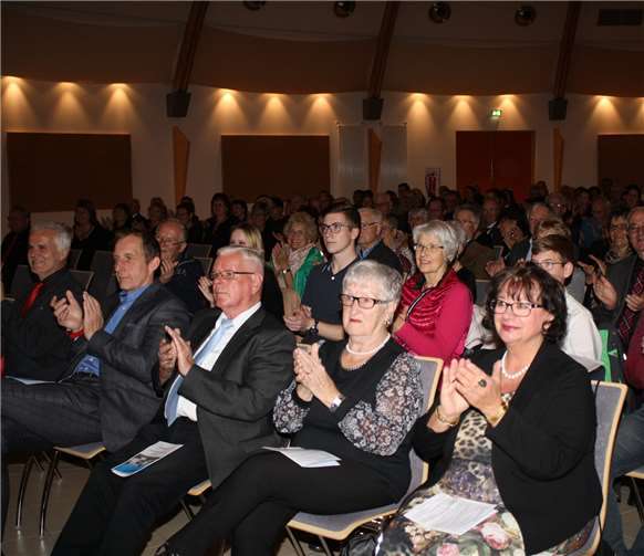 Mehr als 300 Konzertbesucher konnten sich am exzellenten Gesang von elf Maifeld-Chören erfreuen. TE