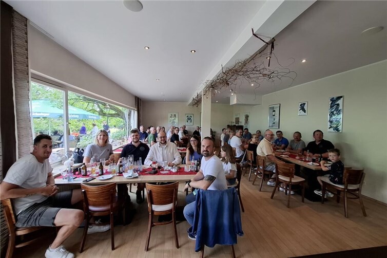 Mehr als 40 Personen waren der Einladung des Dorfvereins Glockscheid-Wüscheid zu einem „Helfer-Essen“ gefolgt. 