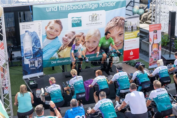 Mehr als 400 Teilnehmer traten beim Cycling-Marathon für den guten Zweck in die Pedale.