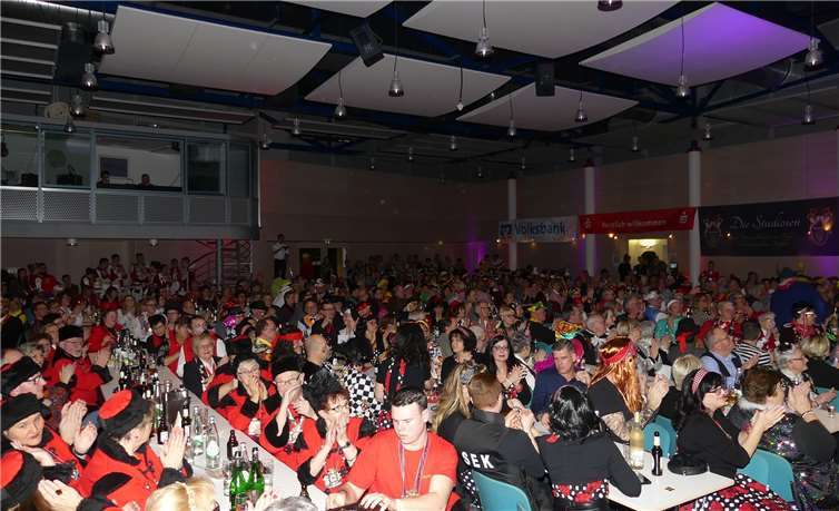 Mehr als 400 begeisterte Zuschauer machten im Polcher Narrhalla-Forum ihre geschätzte Aufwartung.