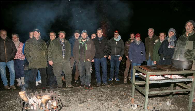 Mehr als 50 Landwirte und auch einige Wachtberger bei der Veranstaltung am Wachtberg-Ehrenmal.Fotos: JOST