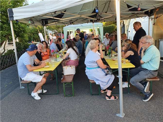 Mehr als 60 Teilnehmer kamen beim Straßenfest zusammen.  Foto: privat