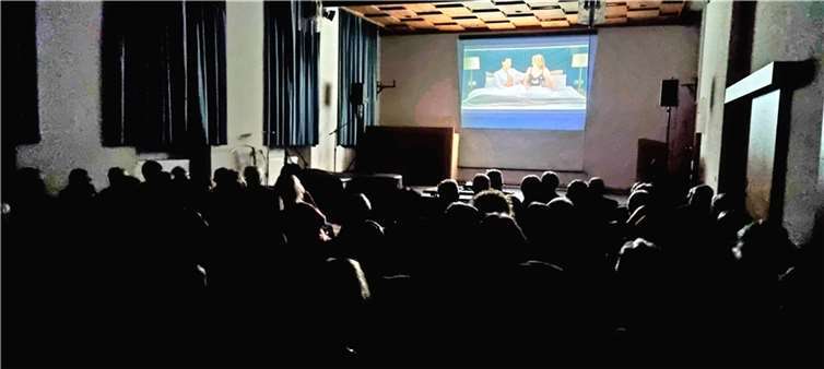Mehr als 70 Interessierte kamen in den Gemeindesaal der Christuskirche, um sich den Film „Meine Stunden mit Leo“ anzusehen. Foto: privat