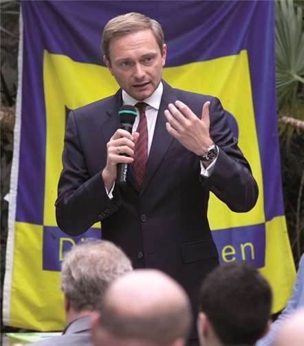 Mehr als 80 Freidemokraten ließen sich beim gemütlichen Sonntagscafé Bad Neuenahr von einer geschliffenen Rede begeisternJOST