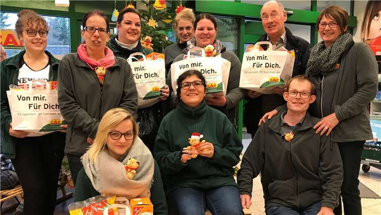 Mehr als 80 volle Spendentüten überreichte der CAP-Markt in St. Katharinen der Linzer Tafel im Rahmen der Aktion „Von mir. Für Dich. Gemeinsam Mensch sein“.Heinrich-Haus