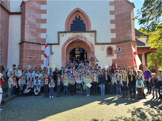 Mehr als 90 Pfadfinder, Familienmitglieder und Freunde unternahmen die jährliche Pilgerreise zur Klausener Kapelle. Foto: Europäische Pfadfinderschaft St. Georg