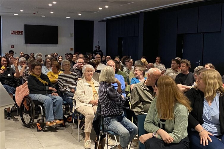 Mehr als achtzig Teilnehmende füllten das Foyer der Andernacher Mittelrheinhalle