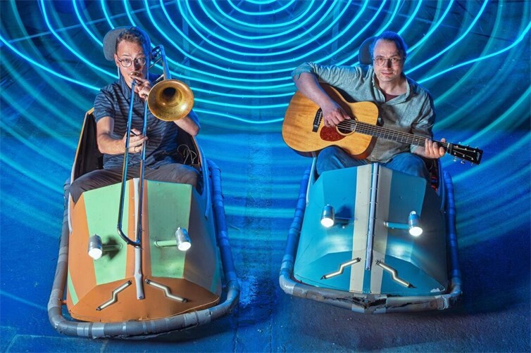 „Mehr als wir“ sind unterwegs nach Neuwied - Matthias Ehrig (Posaune) und Andreas Uhlmann (Gitarre)