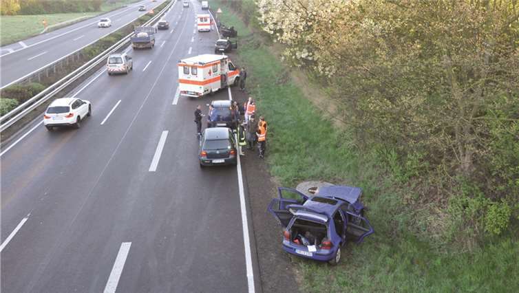 Mehrer PKWs waren in den Unfall involviert.