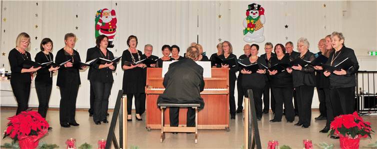 Mehrere Chordarbietungen gestalteten den Abend. Privat